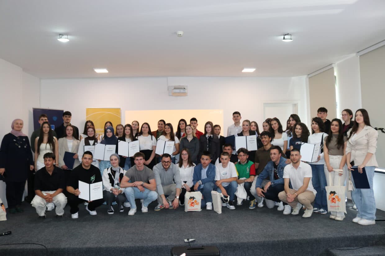 Položaj mladih u fokusu: Dijalog i konkretne mjere ključni za bolju budućnost u HNK